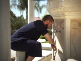 a Muslim is making wudu
