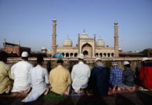 How can we Seek Help from Prayer in Distress? Muslims are offering prayer