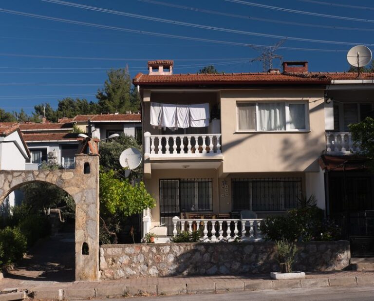 How Muslims Should Treat Their Neighbors