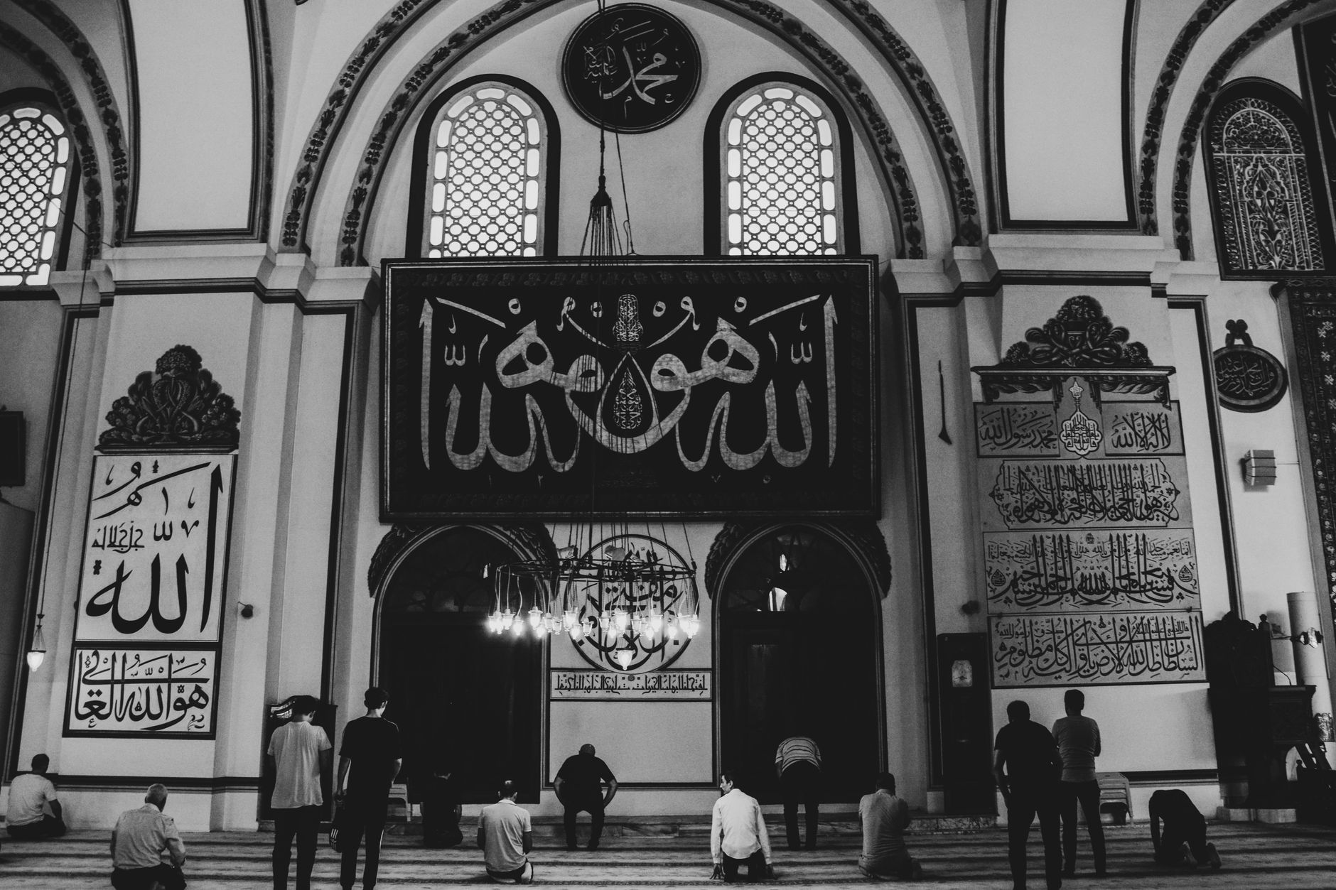 A beautiful mosque setting where friday important in islam becomes evident.