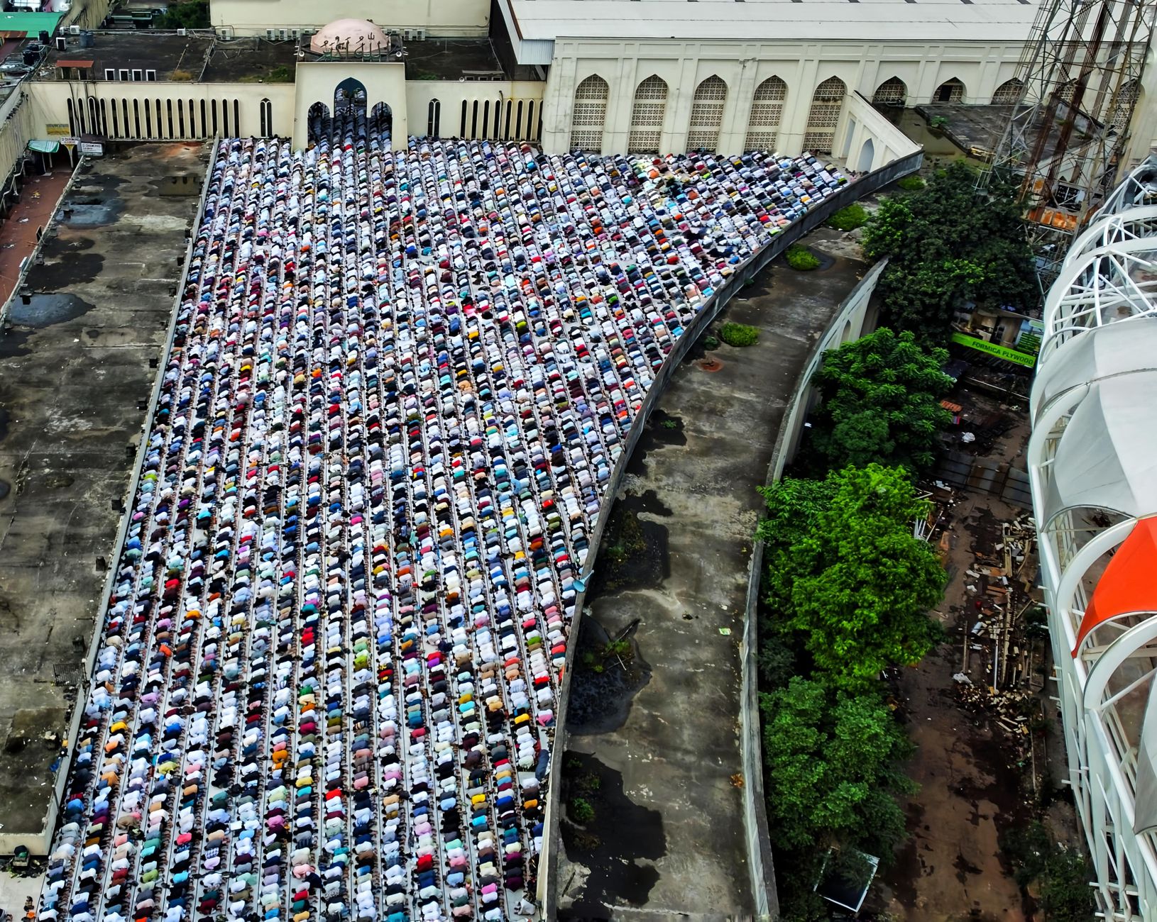 A vast, empty desert landscape representing the gathering for the events of the Day of Judgment.