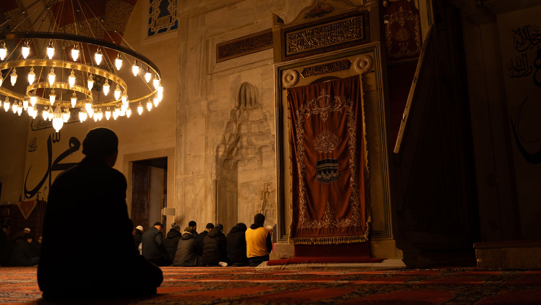A professional handshake between two people representing trust and fair employee rights in Islam.