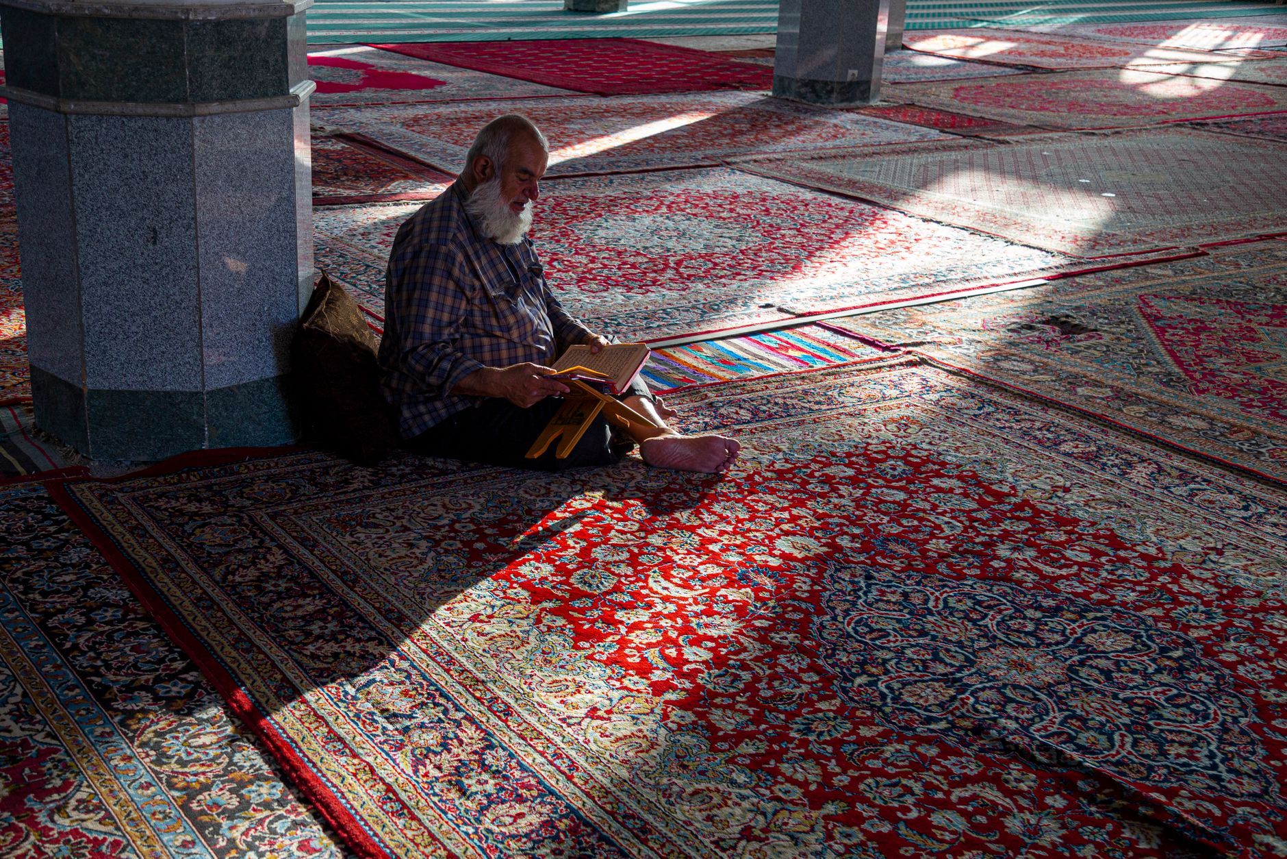 A prayer mat used for making dua when visiting the sick in islam.