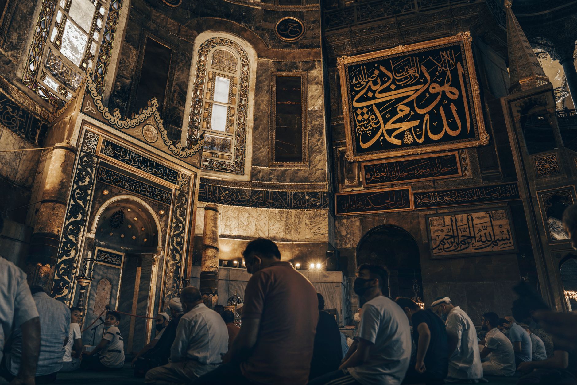 A person reading the Quran, reflecting on how avoiding wasted time in Islam brings peace.