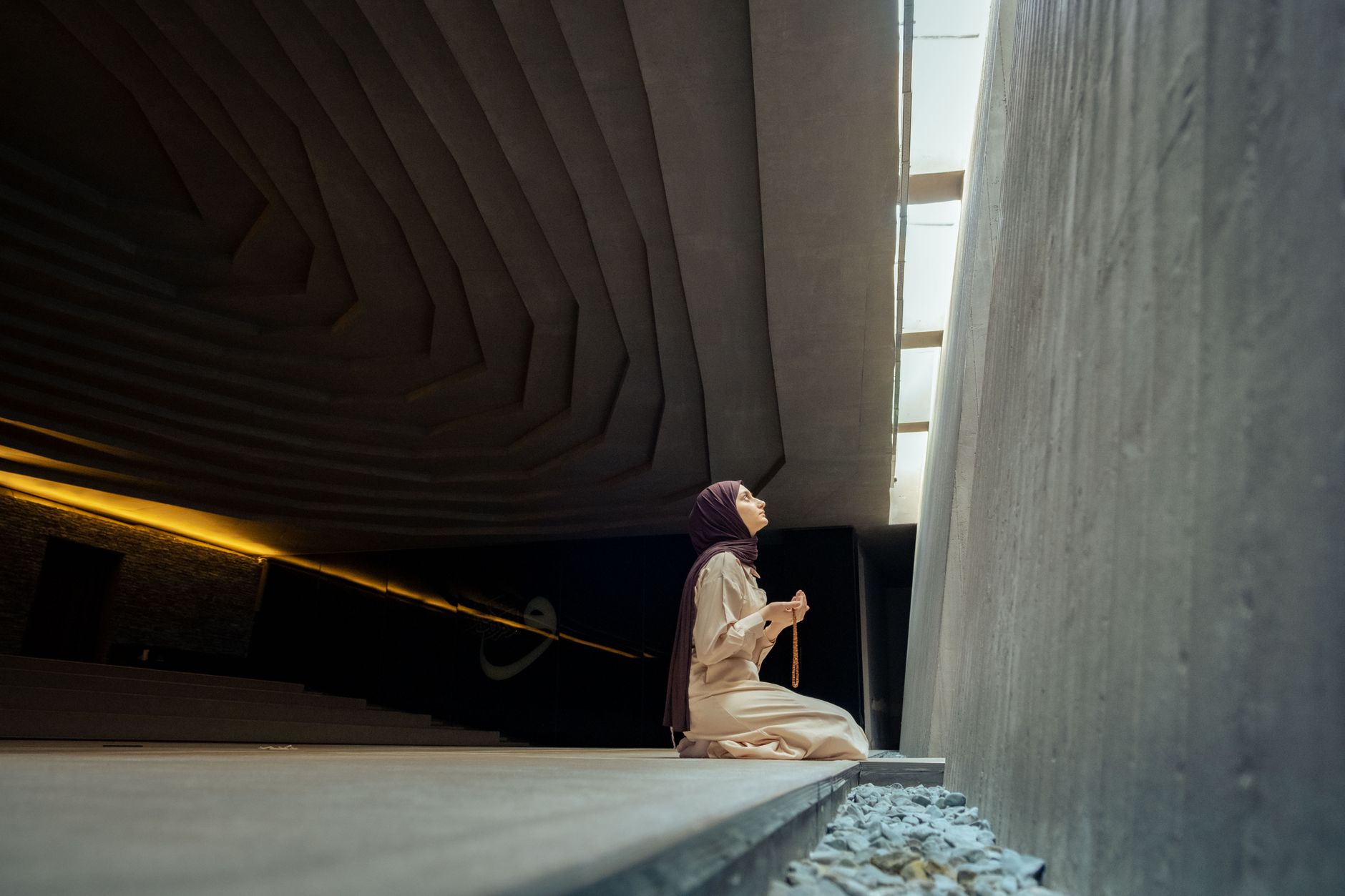 A person making dua after observing the six fasts of Shawwal in a mosque.
