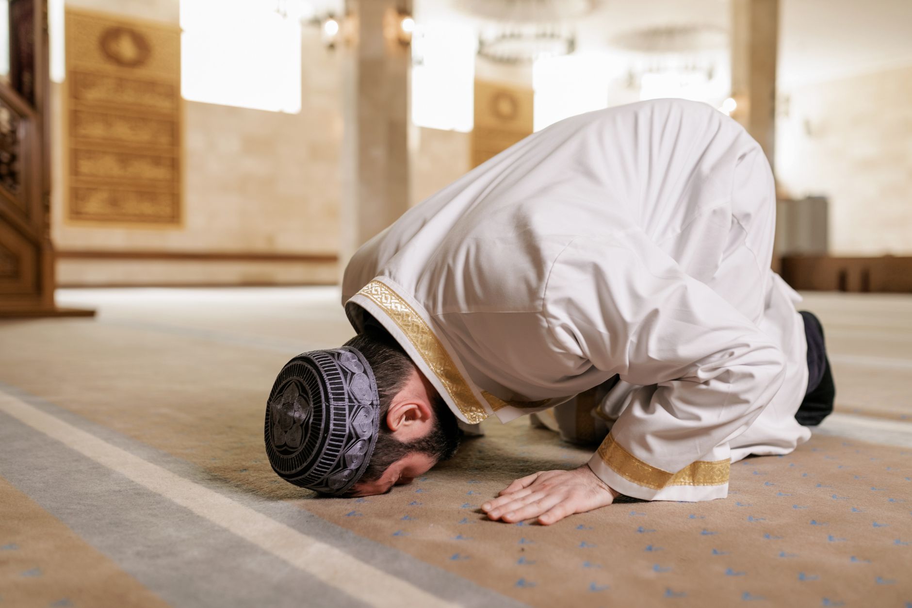 A student reading the Quran with focus, reflecting the knowledge of Abdullah ibn Abbas.