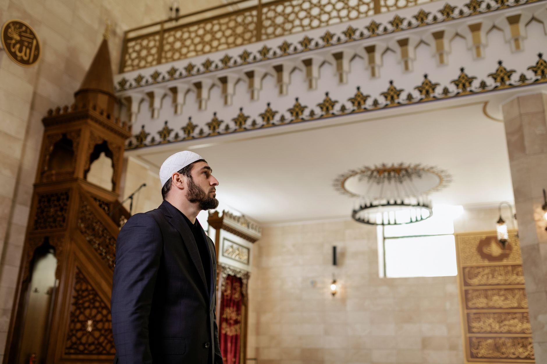 A traditional Quran and prayer beads symbolizing the teachings of Prophet Muhammad trustworthy lifestyle.